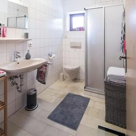 Schoenes Terrassen-appartement شقة شوندورف ام أميرسي